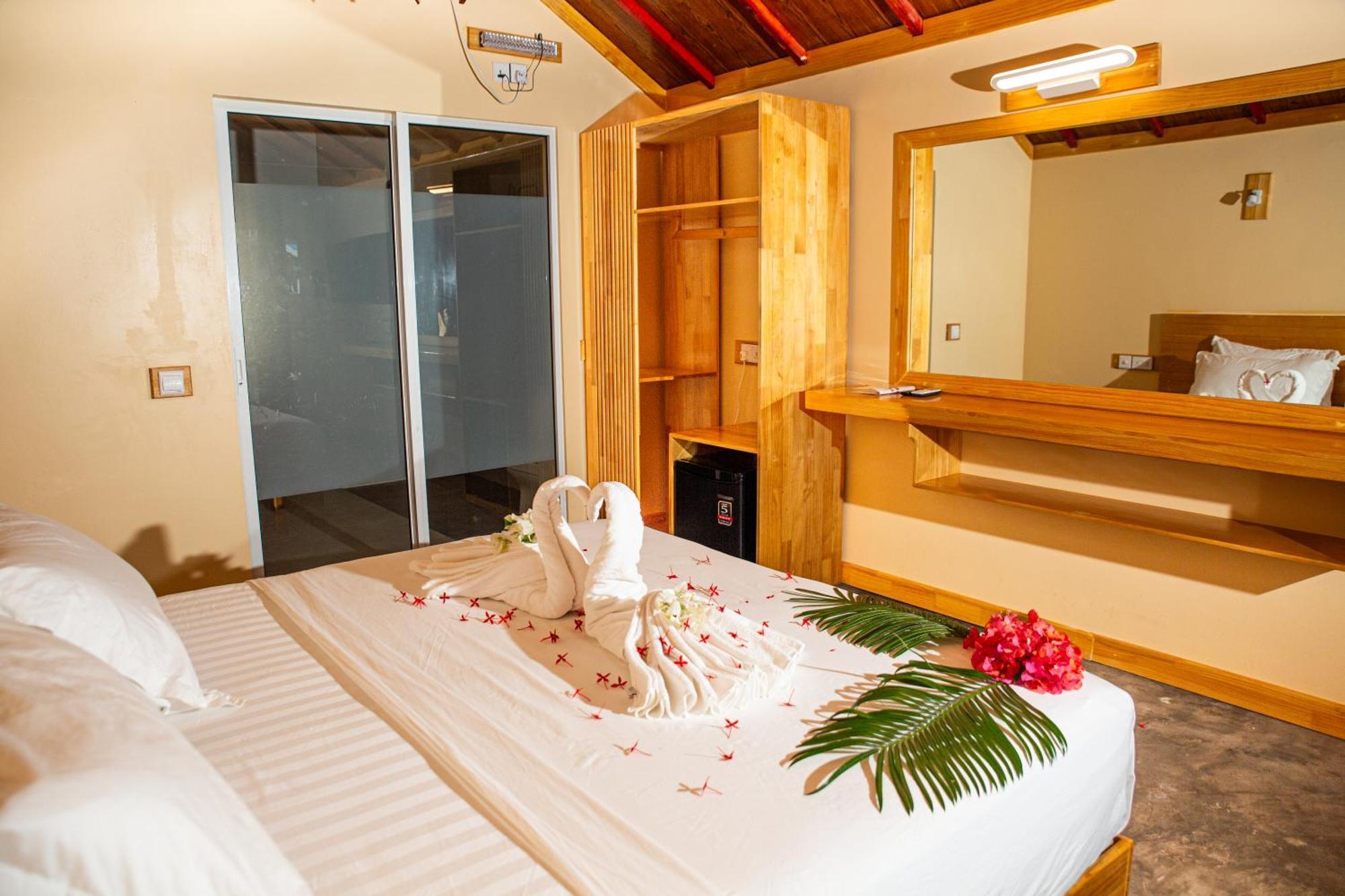 Relax Lodge Thoddoo Buitenkant foto